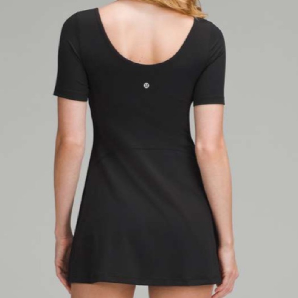 Lululemon Align Short-Sleeve Dress
Black Size 4